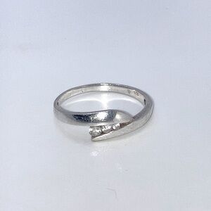𝅺vtg Sterling Silver 3 Stone Tension Set Cz Stone Bypass Style Ring Sz 8